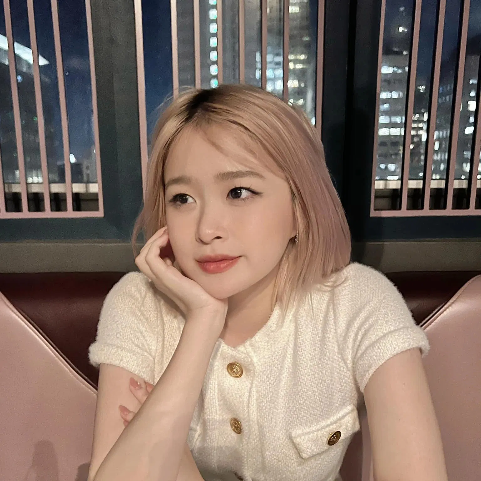 Cô nàng vừa là người tài giỏi, học tập tốt, xinh đẹp giàu có.