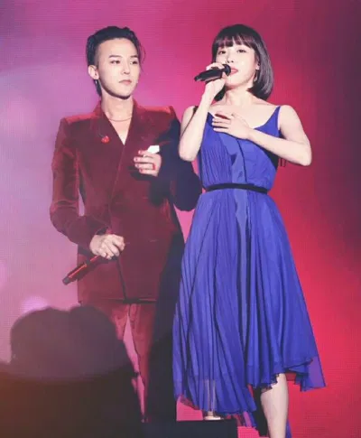 Tình bạn giữa G-Dragon và IU chớm nở từ lễ hội âm nhạc của chương trình Infinity Challenge (2015).
