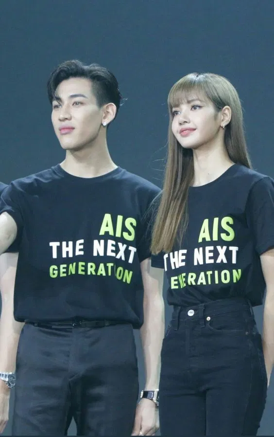 Lisa (BLACKPINK) và BamBam (GOT7) là idol đồng hương có mối quan hệ thân thiết từ khi còn bé.