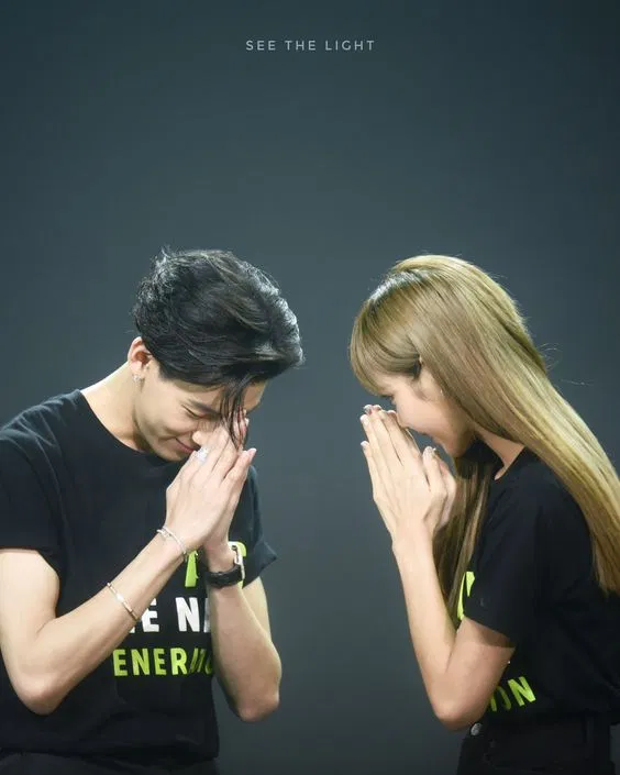 Lisa (BLACKPINK) và BamBam (GOT7) là idol đồng hương có mối quan hệ thân thiết từ khi còn bé. (Ảnh: Internet)