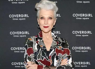 Maye Musk tham dự sự kiện CoverGirl khai trương cửa hàng cao cấp đầu tiên năm 2018 tại thành phố New York (Ảnh: Internet) Maye Musk tham dự sự kiện CoverGirl khai trương cửa hàng cao cấp đầu tiên năm 2018 tại thành phố New York (Ảnh: Internet)