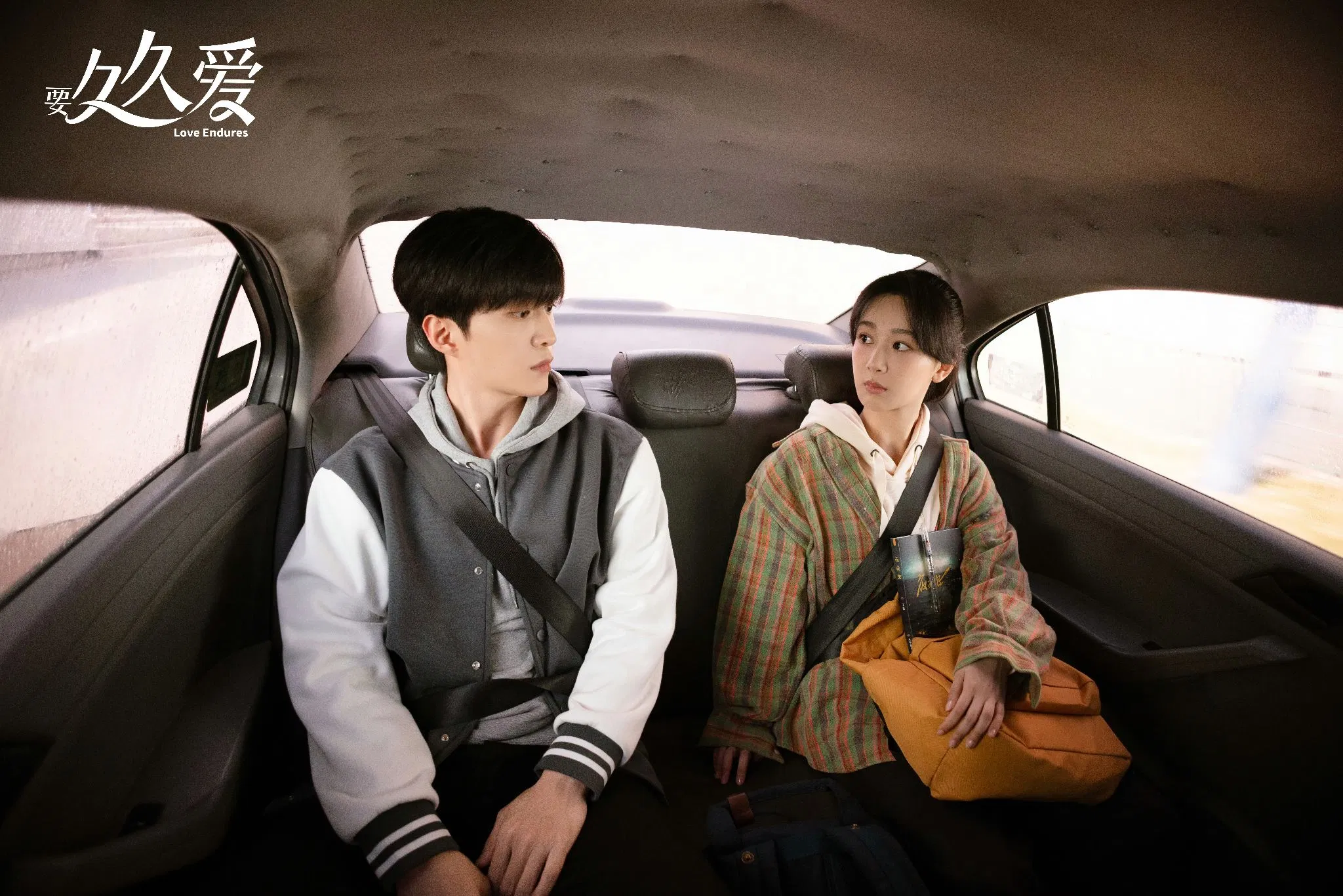 Cứ tưởng một mình một đường, ai ngờ Muốn Mãi Mãi Yêu đụng quá nhiều đối thủ (Nguồn: Internet)