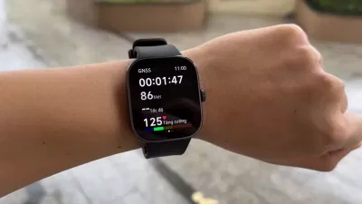 Redmi Watch 4 có thiết kế khá nhẹ, khi đeo khá thoải mái (Ảnh: Internet)