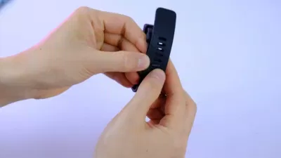 Dây đeo có các nấc để điều chỉnh phù hợp với kích thước cổ tay (Ảnh: Internet)