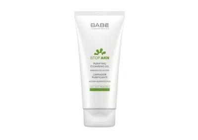 Thiết kế, bao bì của sữa rửa mặt Babe Stop AKN Purifying Cleansing Gel (Ảnh: Internet).