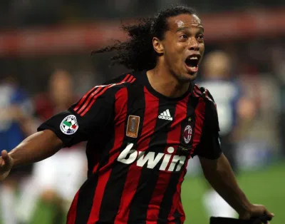 Ronaldinho trong màu áo AC Milan (ảnh: Internet) Ronaldinho trong màu áo AC Milan (ảnh: Internet)