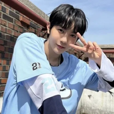 Ryo được đàn anh cùng nhóm Ten WAYV nhận xét có nét giống với một thành viên khác, Renjun NCT DREAM. Nguồn: Ảnh từ Internet.