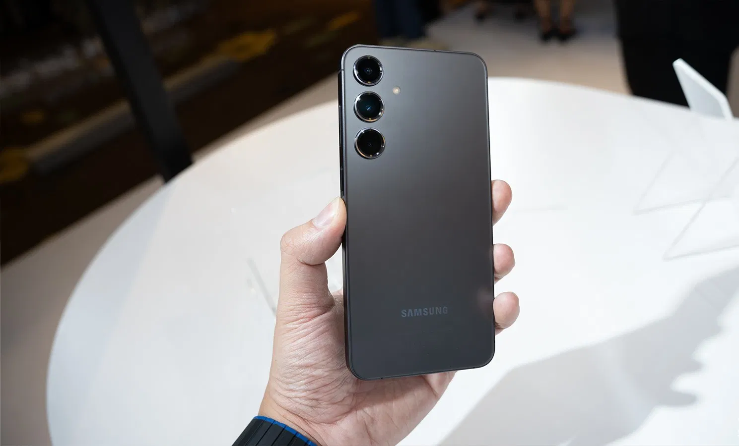 Có hệ thống 3 camera, tích hợp đầy đủ AI (Ảnh: Internet)