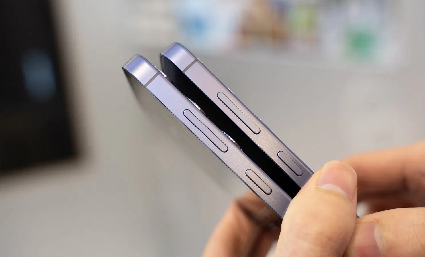 Khung viền có sự bo cong nhẹ và khá liền mạch với mặt lưng (Ảnh: Internet)