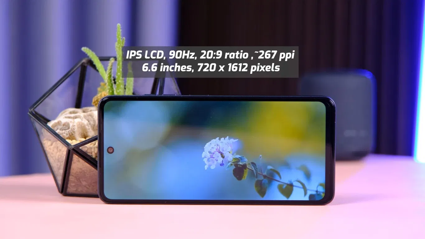 Màn hình khá "rỗ" khi xem phim (Ảnh: Internet)