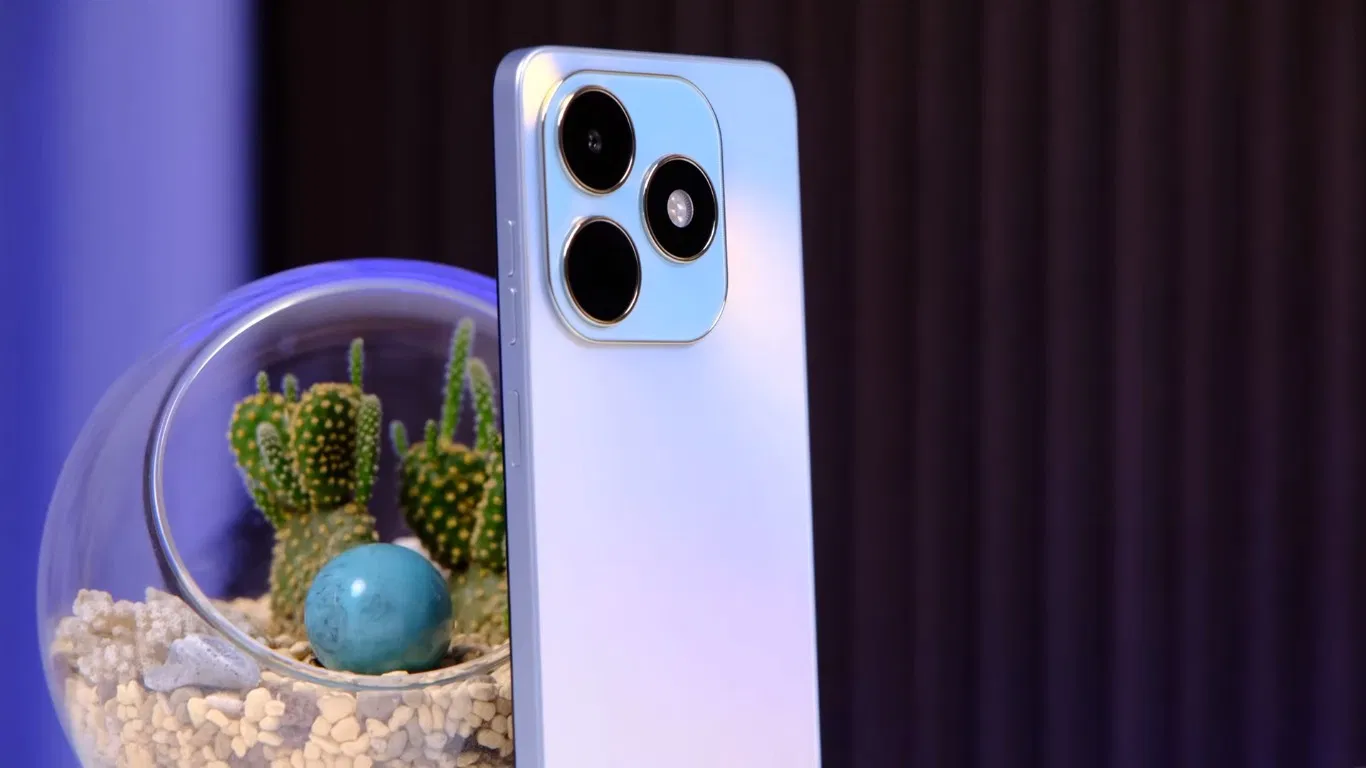 Thiết kế khá giống iPhone, khi nghiêng nhìn rất đẹp (Ảnh: Internet)