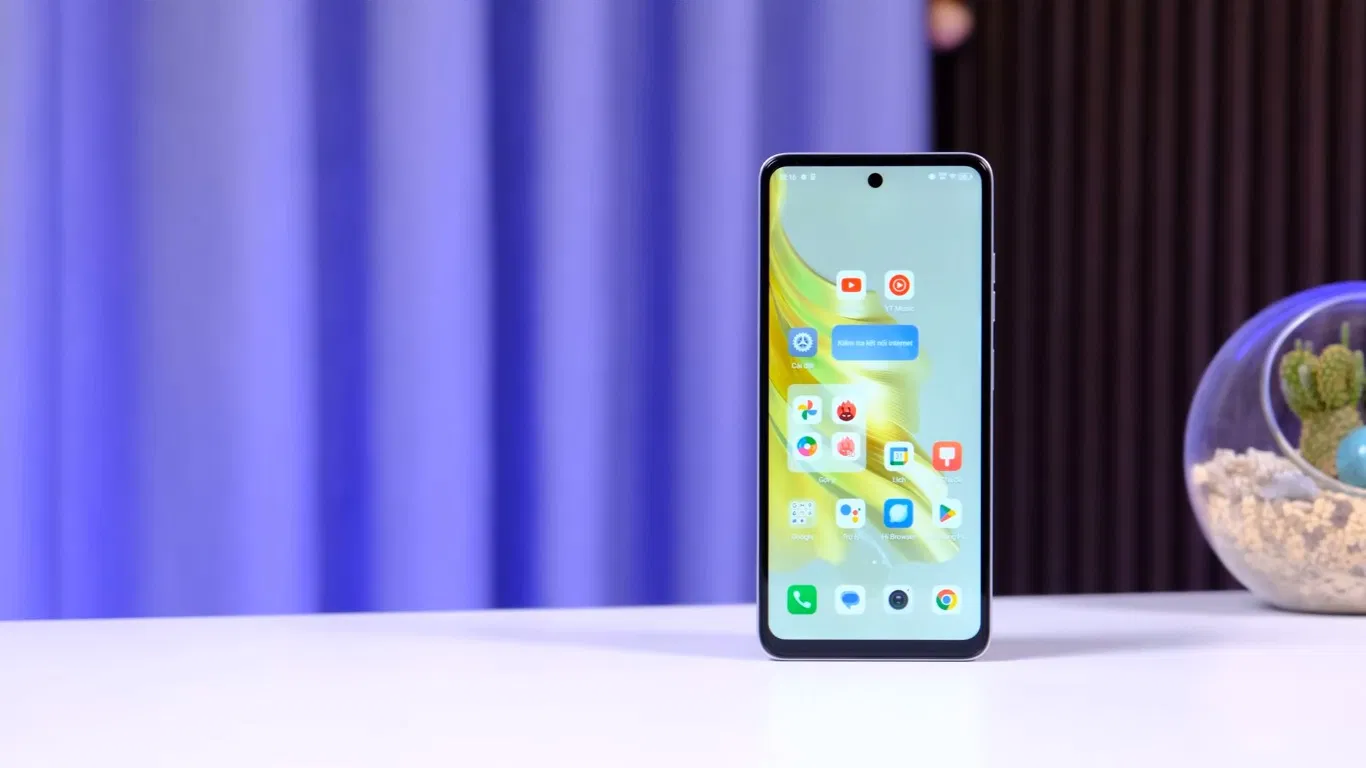 Thiết kế màn hình đục lỗ, đẹp hơn so với Galaxy A15 (Ảnh: Internet)