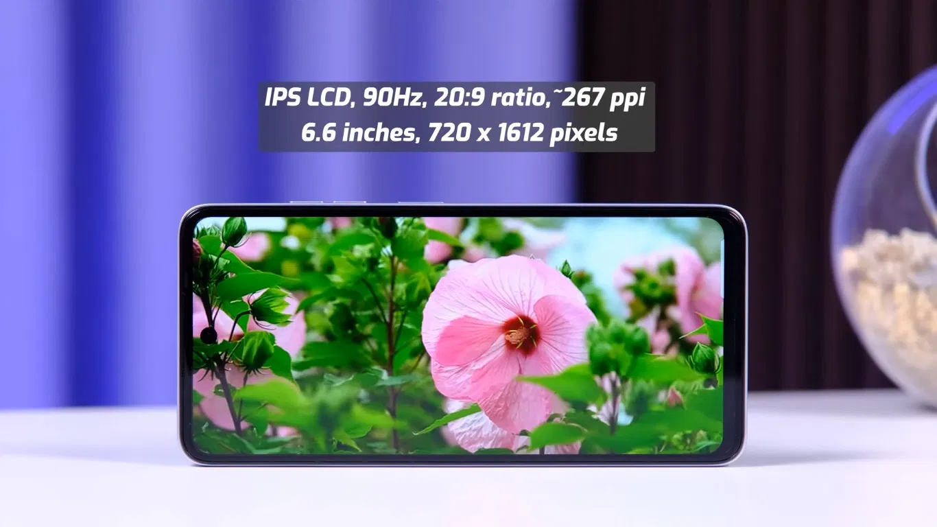 Tecno Spark 20 có màn hình khá rỗ khi nhìn gần (Ảnh: Internet)