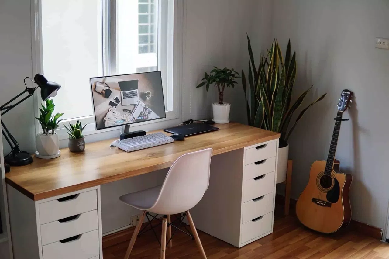 Top 30 mẹo thiết kế, trang trí bàn làm việc tối giản tại nhà bạn cần biết (Internet) Top 30 mẹo thiết kế, trang trí bàn làm việc tối giản tại nhà bạn cần biết (Internet)