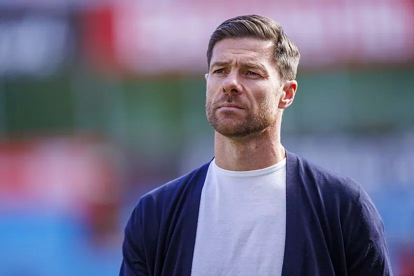 Xabi Alonso từng chơi cho Liverpool và hiện là HLV của Bayer Leverkusen (Ảnh: Internet)