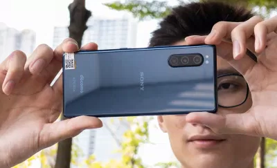 Bạn có thể dễ dàng mua Xperia 5 trên các sàn thương mại điện tử (Ảnh: Internet)