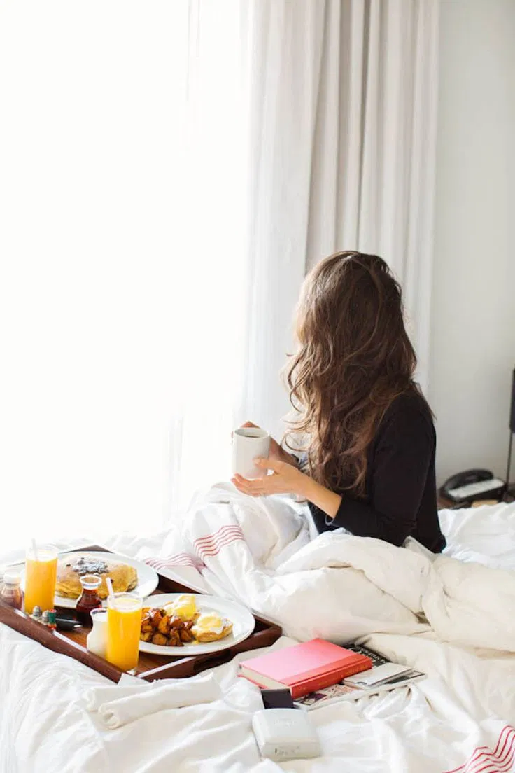 Một người mắc chứng rối loạn ăn uống thường tránh xa bạn bè và gia đình do cảm giác xấu hổ, sợ bị phát hiện có các triệu chứng hoặc không muốn ăn cùng người khác.