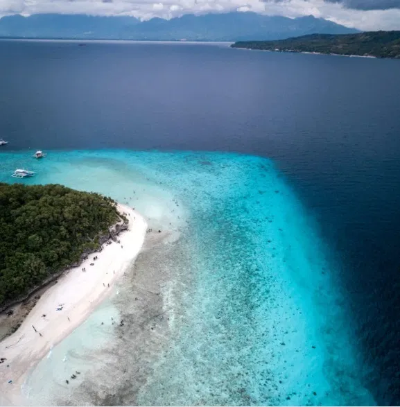 Bãi cát ở đảo Sumilon (Ảnh: Internet) Bãi cát ở đảo Sumilon (Ảnh: Internet)