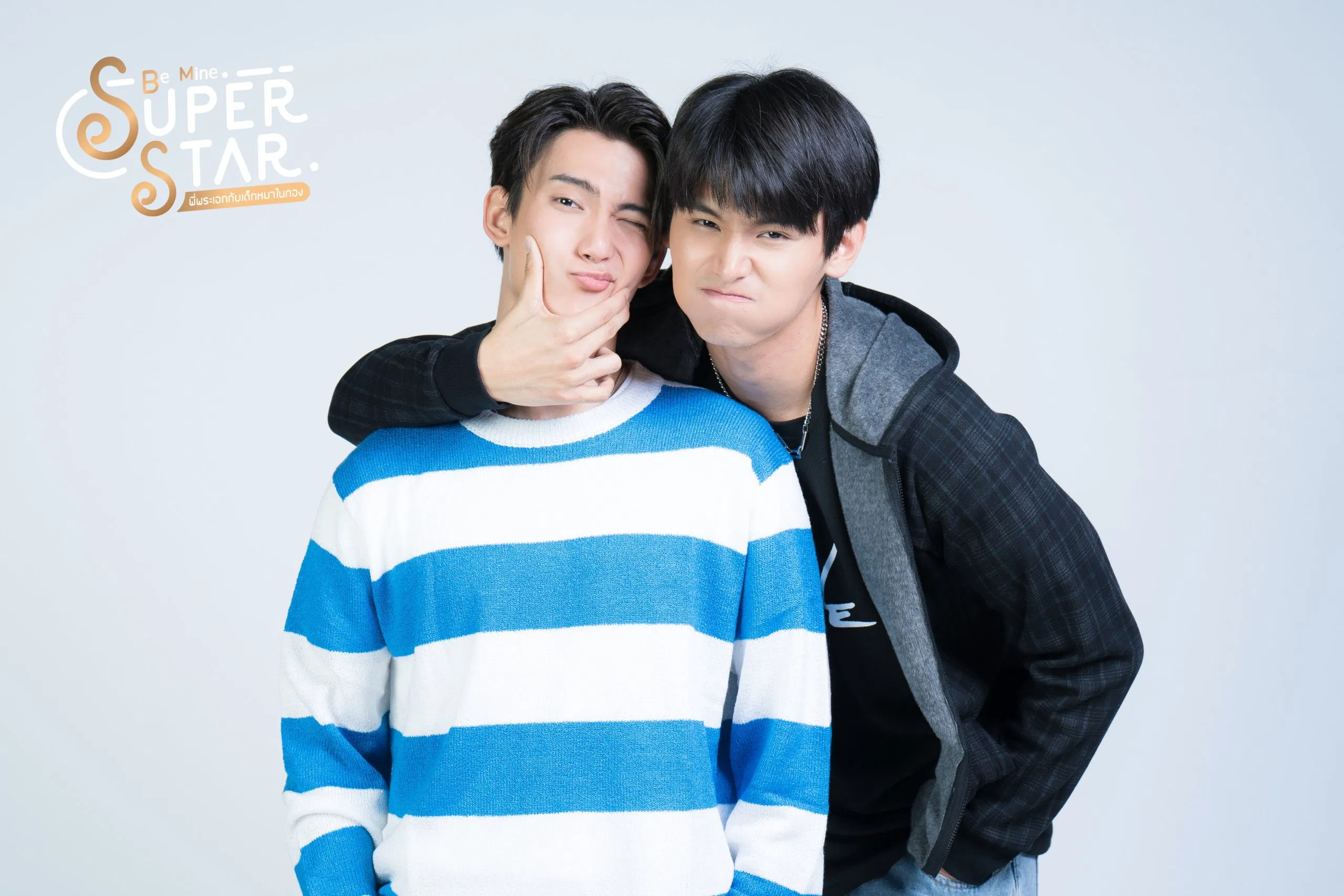 Poster của cặp chính nhận được nhiều lời khen vì vẻ điển trai ( ảnh: internet).