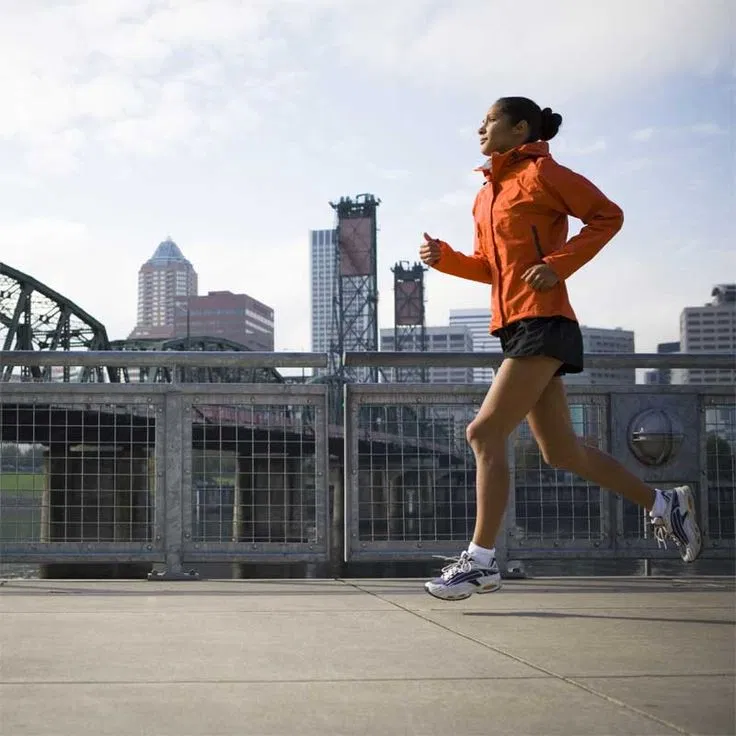 Tập thể dục thường xuyên là một giải pháp ngắn hạn tốt để giảm cân bằng nước.(Nguồn: Internet)