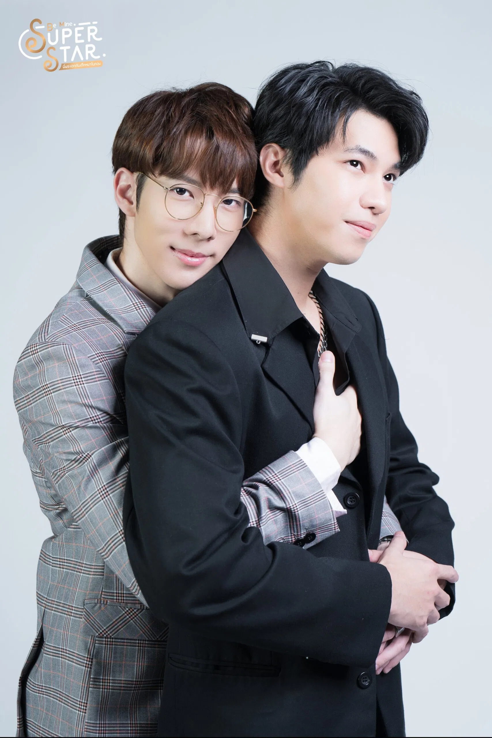 Poster của cặp phụ khiến nhiều hủ phim thích thú ( ảnh: internet).