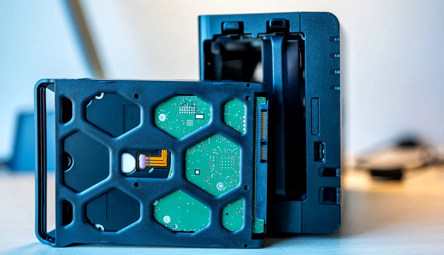 Ổ đĩa NAS và bộ lưu trữ NAS (Ảnh: Internet) Ổ đĩa NAS và bộ lưu trữ NAS (Ảnh: Internet)