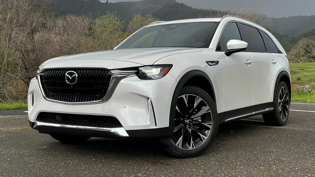 Mẫu xe CX-90 PHEV (Ảnh: Internet)