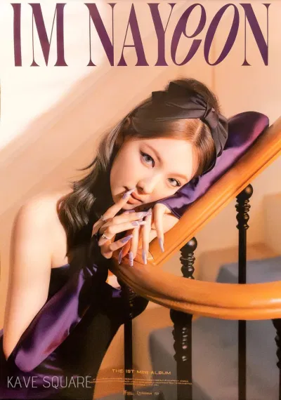 Một bộ phận fan cho rằng vì khán giả vốn quen thuộc với hình ảnh trong sáng nên khi Nayeon theo lối make up này sẽ nhìn thấy lạ. (Ảnh: Internet)