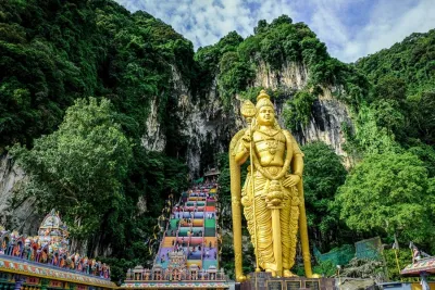 Khám phá hang động Batu (Ảnh: Internet) Khám phá hang động Batu (Ảnh: Internet)