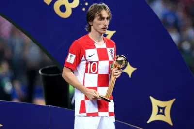 Hình ảnh Luka Modric nhận giải Cầu thủ xuất sắc nhất trong trận chung kết World Cup 2018 (ảnh: Internet) Hình ảnh Luka Modric nhận giải Cầu thủ xuất sắc nhất trong trận chung kết World Cup 2018 (ảnh: Internet)