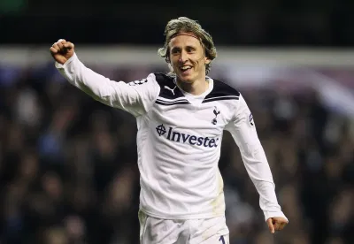Luka Modric thời khoác áo Tottenham tại Ngoại hạng Anh (ảnh: Internet) Luka Modric thời khoác áo Tottenham tại Ngoại hạng Anh (ảnh: Internet)