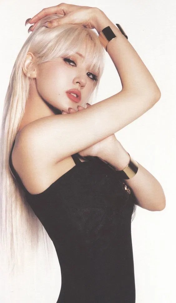 Dù là idol gen 4 solo thành công nhất nhì nhưng nữ thần tượng liên tiếp tự tay phá hủy hình ảnh xinh đẹp của mình trong lòng người hâm mộ.