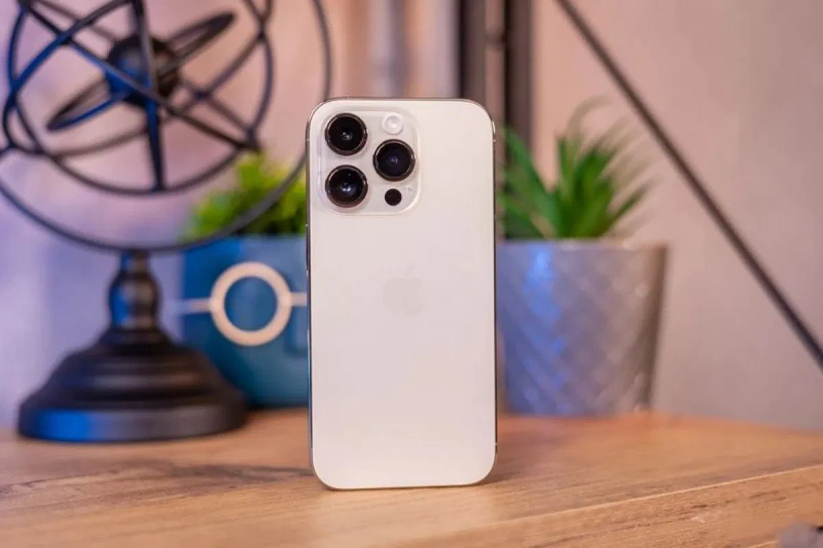 iPhone 14 Pro Max gây ấn tượng mạnh mẽ với thiết kế mới cùng cấu hình mạnh (Ảnh: Internet)