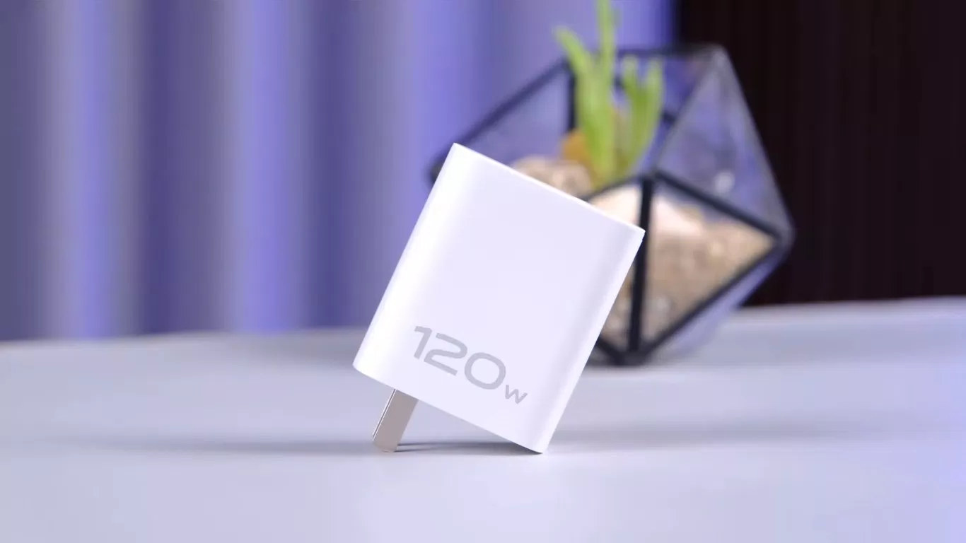 Công suất sạc lên đến 120W nên bạn không cần quá lo lắng (Ảnh: Internet)