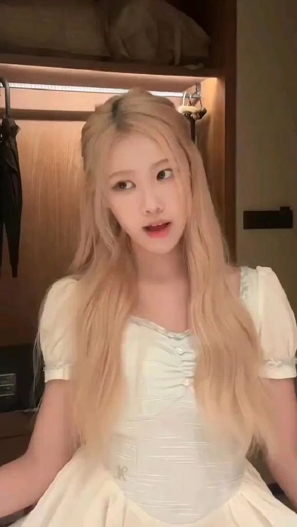 Người mà có nhiều bản sao nhất KPOP, phải gọi tên Rosé, nổi bật nhất phải kể đến cô nàng Brittney.