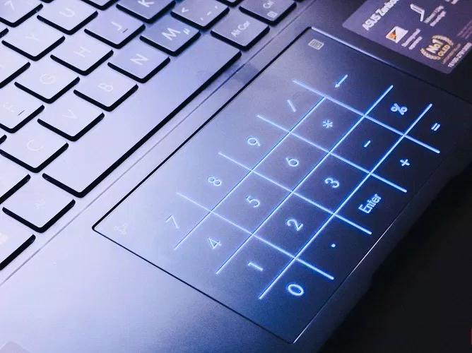 Bàn di chuột của ASUS Zenbook 14 OLED (Ảnh: Internet) Bàn di chuột của ASUS Zenbook 14 OLED (Ảnh: Internet)