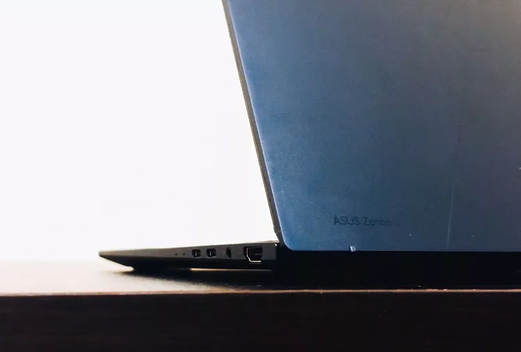 Các cổng của ASUS Zenbook 14 OLED (Ảnh: Internet) Các cổng của ASUS Zenbook 14 OLED (Ảnh: Internet)