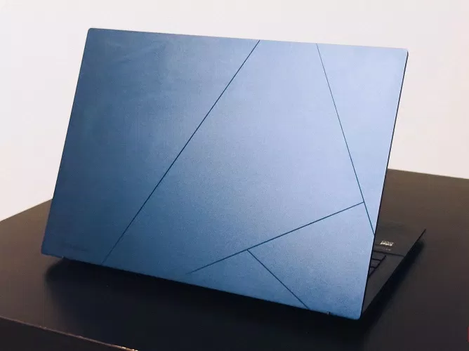 Laptop ASUS Zenbook 14 OLED (Ảnh: Internet) Laptop ASUS Zenbook 14 OLED (Ảnh: Internet)