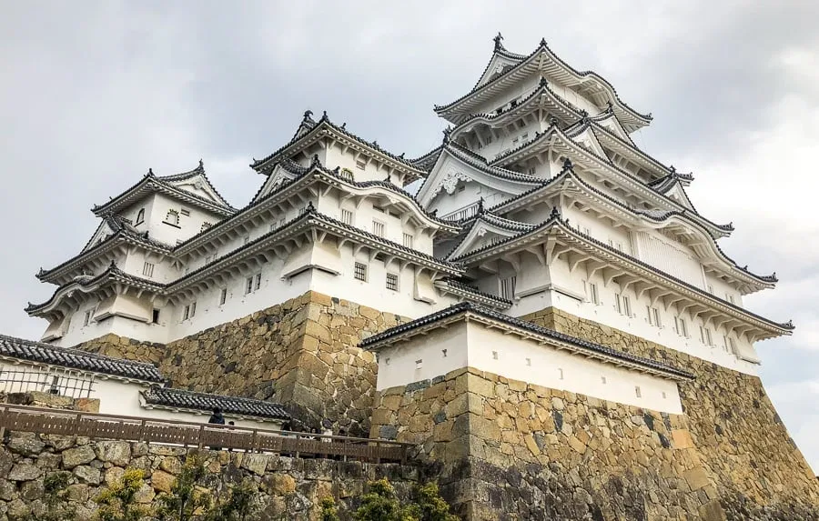Tháp chính (tenshu) của lâu đài Himeji có 6 tầng, bạn có thể lên tầng cao nhất (Ảnh: Internet) Tháp chính (tenshu) của lâu đài Himeji có 6 tầng, bạn có thể lên tầng cao nhất (Ảnh: Internet)