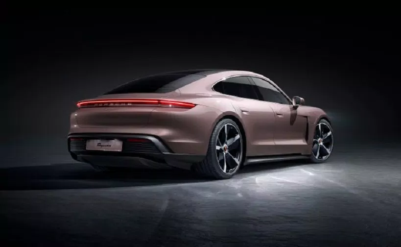 Mẫu xe Porsche Taycan 2023 (Ảnh: Internet)