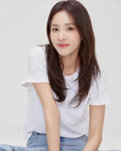 Những lần fan bắt gặp idol KPOP sở hữu thẻ đen quyền lực G-Dragon idol KPOP JungKook KPOP Lisa quyền lực Sandara Park Taeyeon yeonjun