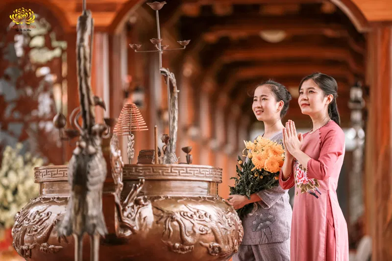 Stt đăng ảnh đi chùa hay, ấn tượng