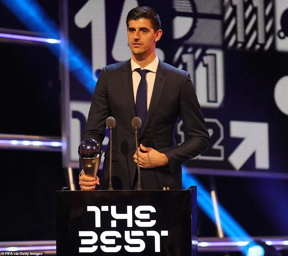 Courtois chiến thắng trong lễ trao giải The Best của FIFA (ảnh: Internet) Courtois chiến thắng trong lễ trao giải The Best của FIFA (ảnh: Internet)