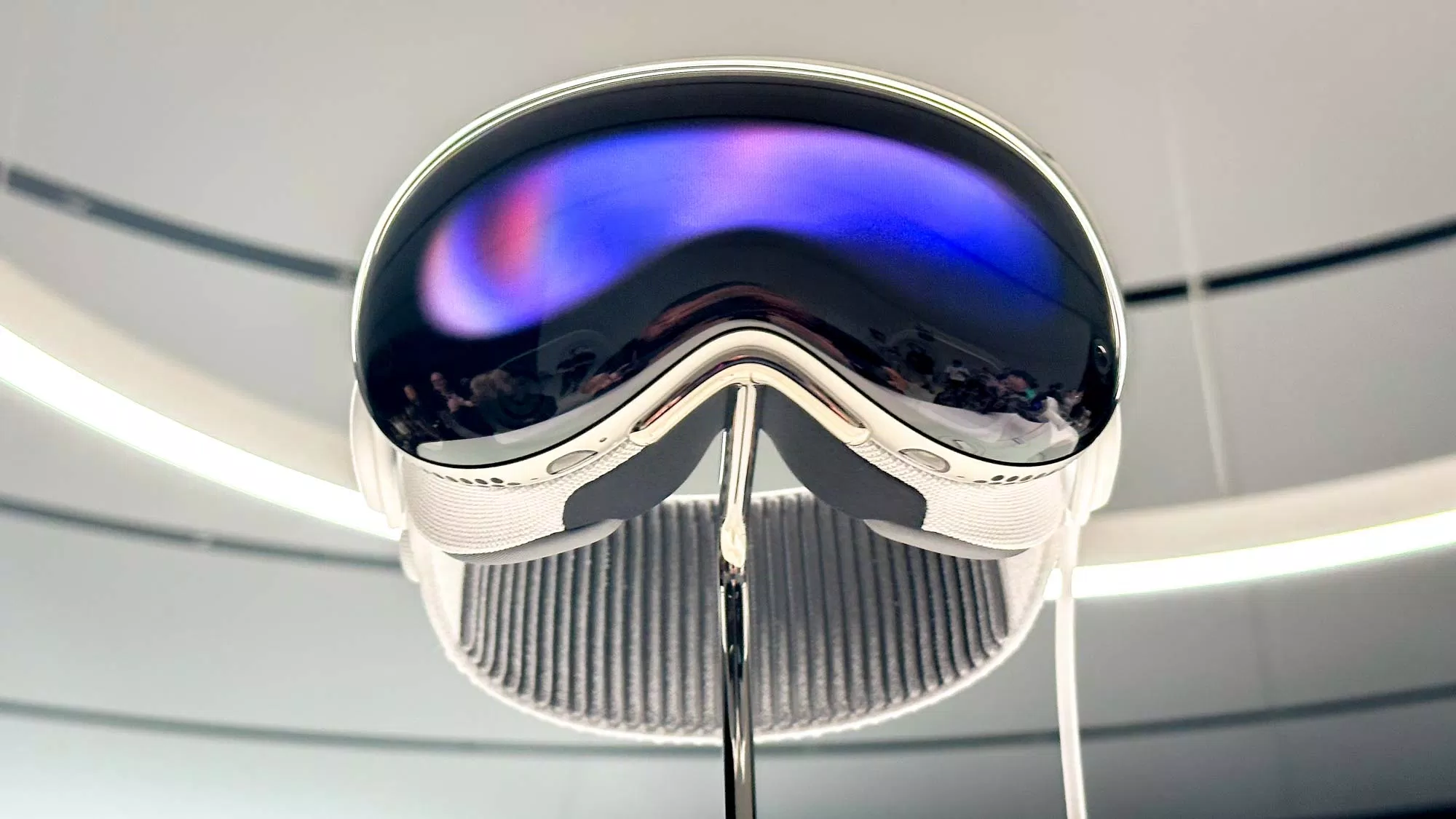 Tổng nguyên vật liệu để sản xuất Vision Pro chỉ tầm 1500$ (Ảnh: Internet)