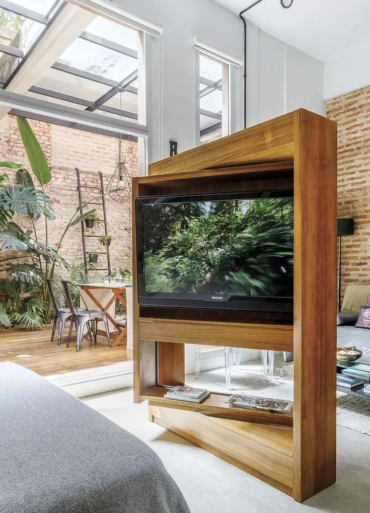Đảm bảo rằng TV không phải là tâm điểm trong phòng gia đình bạn.(Nguồn: Internet)
