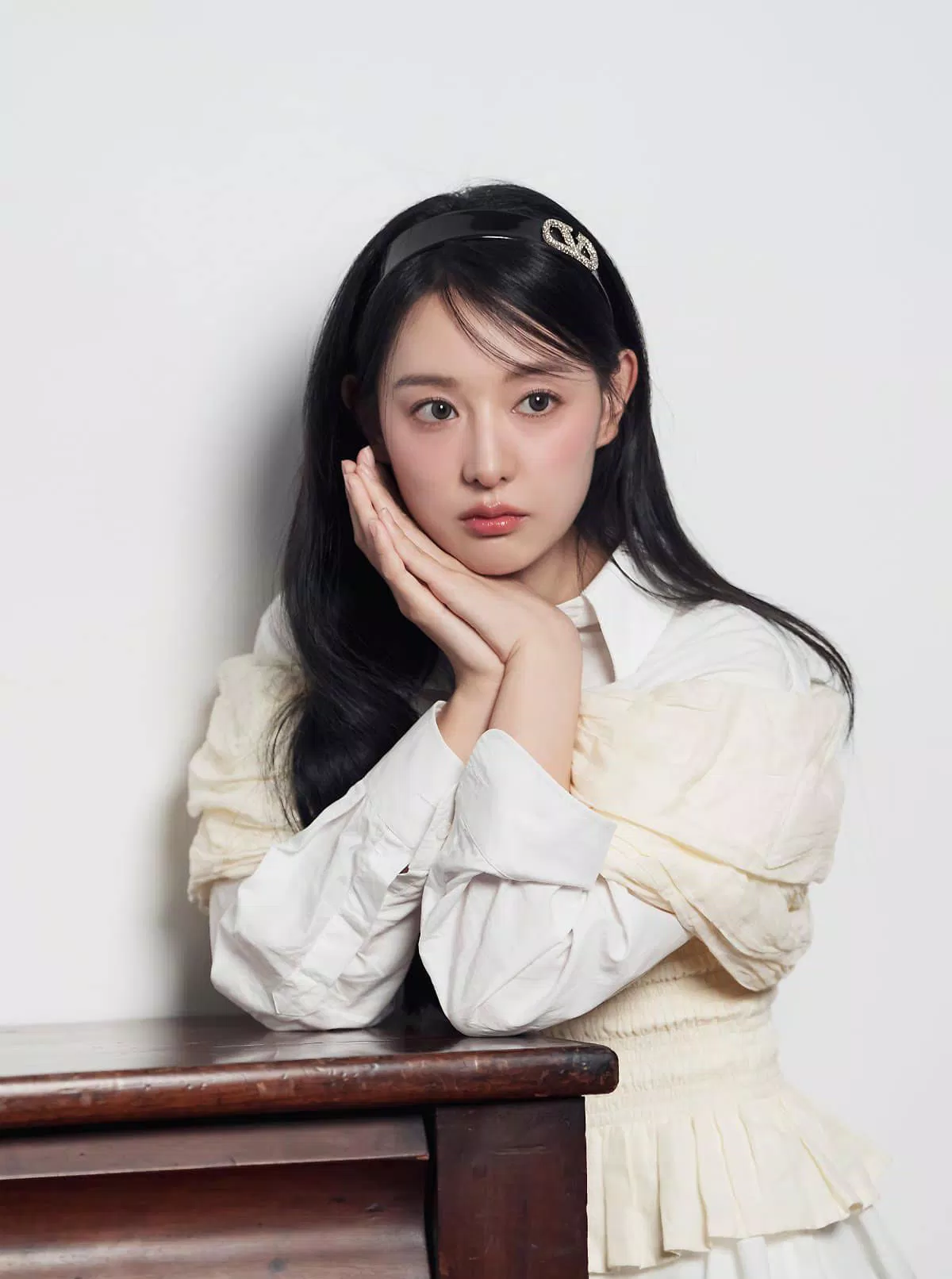 Kim Ji Won đã phải ăn kiêng suốt 1 năm và từ bỏ món mỳ tương đen để giữ dáng đsong Queen Of Tears.