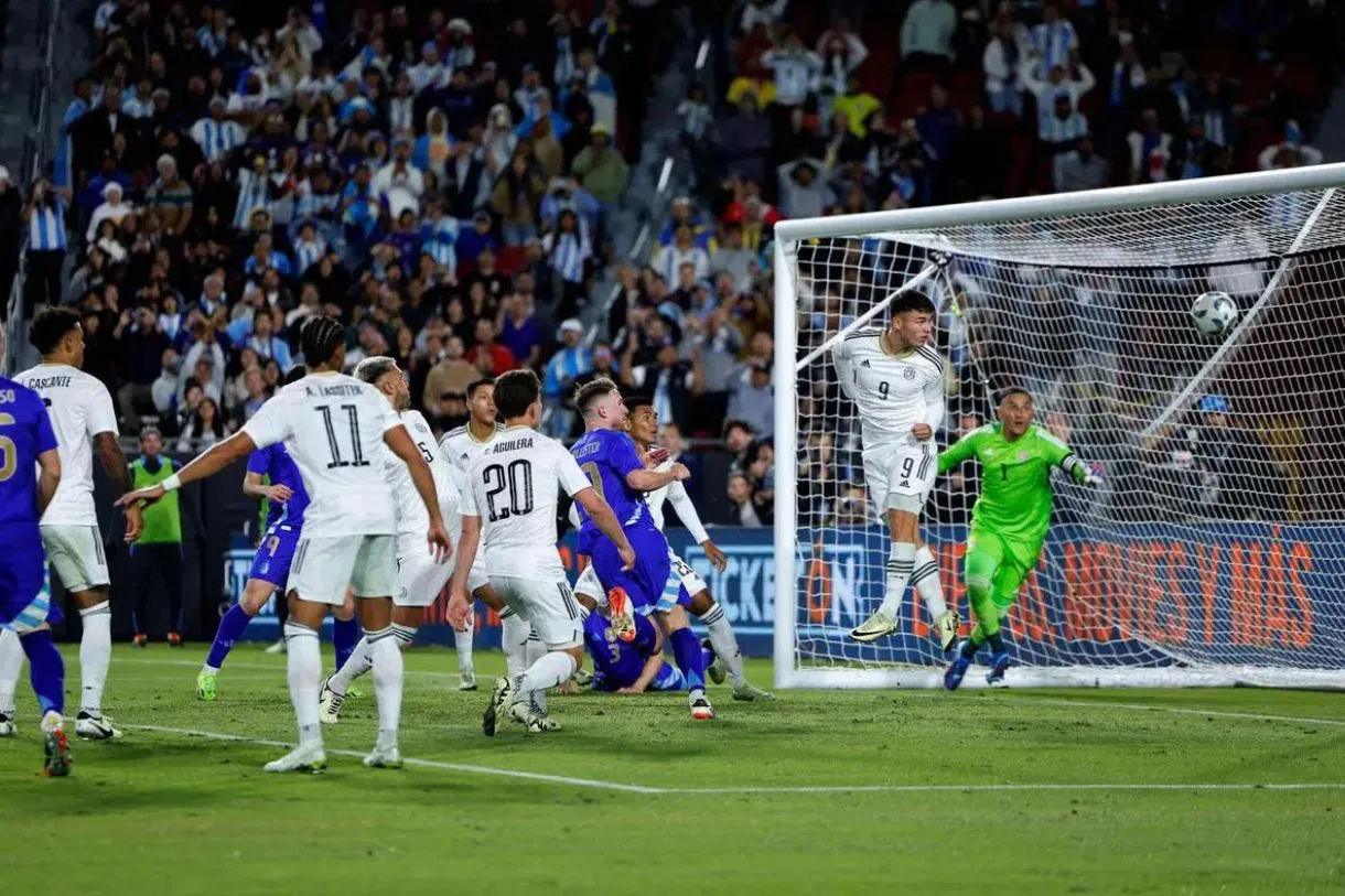 Urgate ghi bàn vào lưới Argentina (Nguồn: Internet)