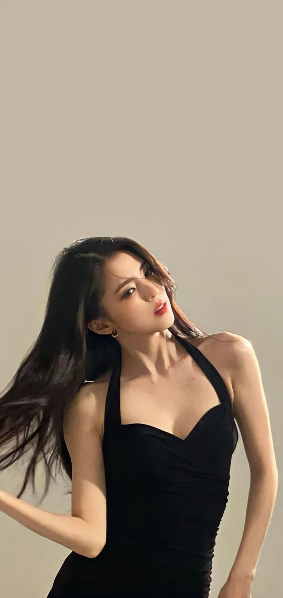 Thế nhưng cơ duyên làm người nổi tiếng đến với nữ diễn viên khi cô bất ngờ nhận được lời mời làm người mẫu.