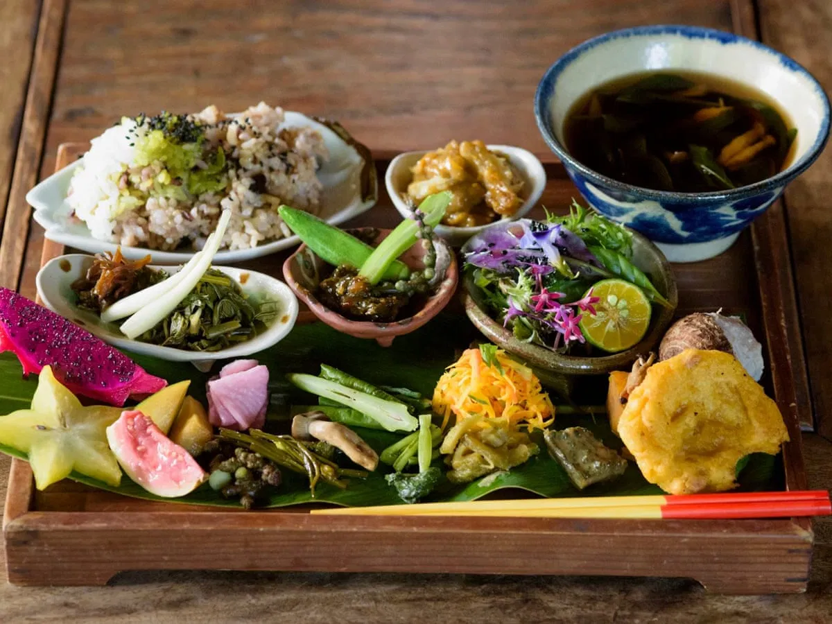 Chế độ ăn Okinawa gồm nhiều rau củ quả (Ảnh: Internet) Chế độ ăn Okinawa gồm nhiều rau củ quả (Ảnh: Internet)
