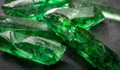 Emerald - Loại đá phong thủy không chỉ làm đồ trang sức đẹp mắt mà còn có ý nghĩa về tâm linh (Ảnh: Internet) Emerald - Loại đá phong thủy không chỉ làm đồ trang sức đẹp mắt mà còn có ý nghĩa về tâm linh (Ảnh: Internet)